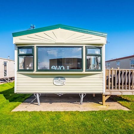 Caravan Beach Holiday Hotel Saint Osyth Exterior photo