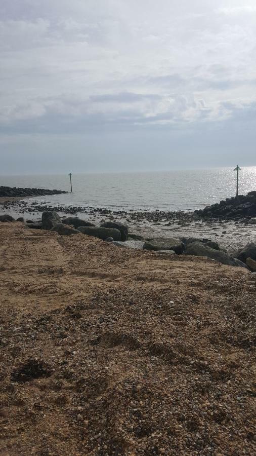 Caravan Beach Holiday Hotel Saint Osyth Exterior photo