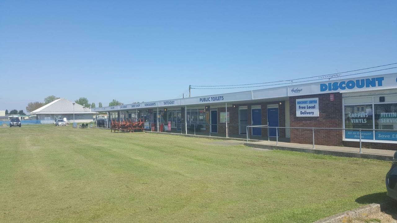 Caravan Beach Holiday Hotel Saint Osyth Exterior photo