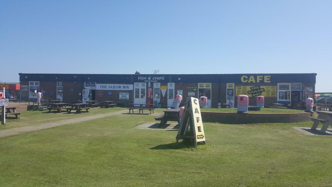 Caravan Beach Holiday Hotel Saint Osyth Exterior photo