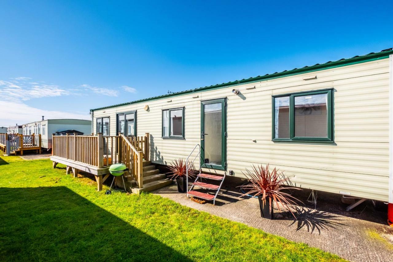 Caravan Beach Holiday Hotel Saint Osyth Exterior photo