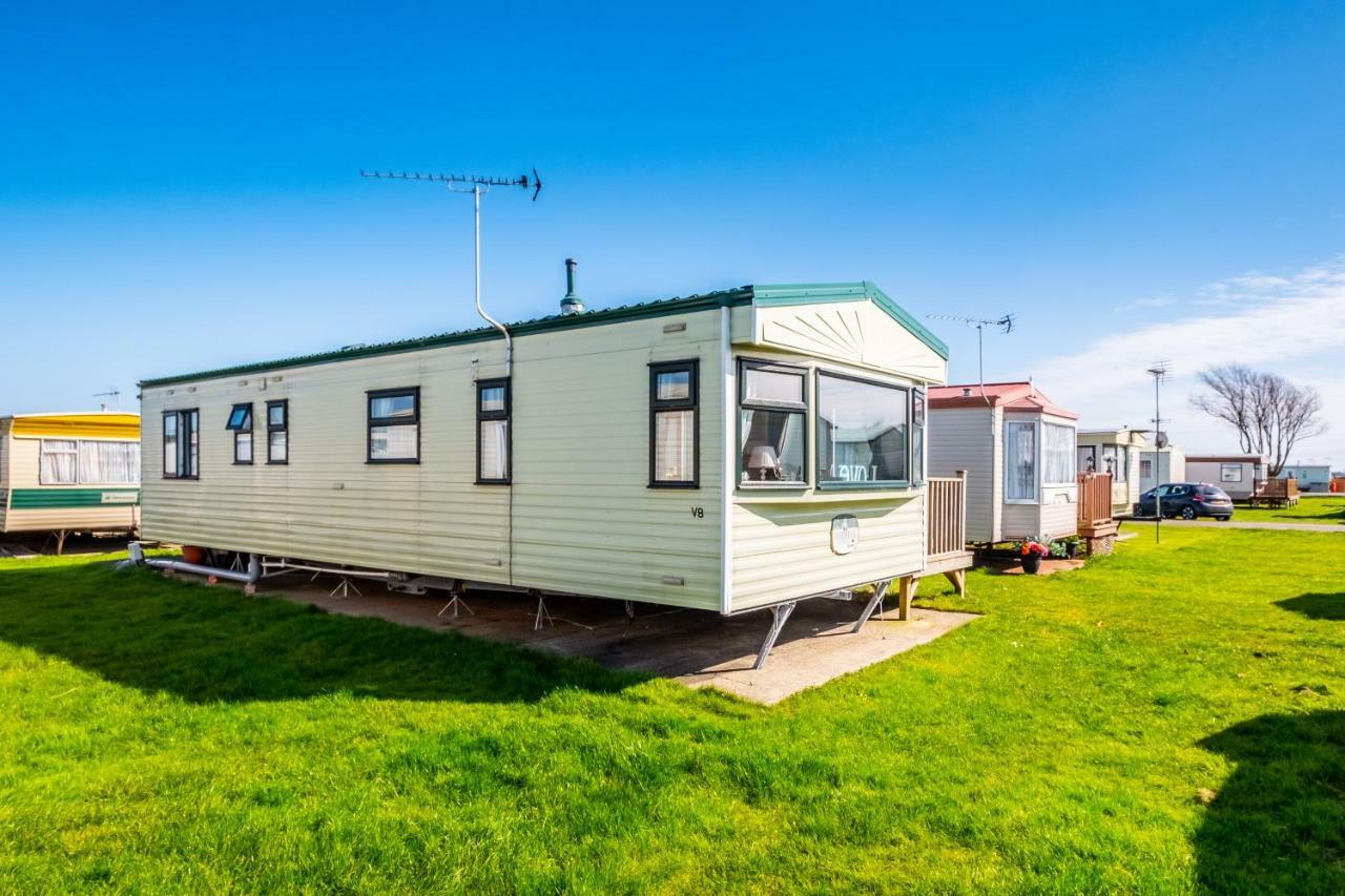Caravan Beach Holiday Hotel Saint Osyth Exterior photo